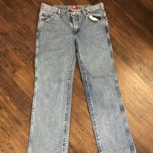 Wrangler slim fit 32x32.